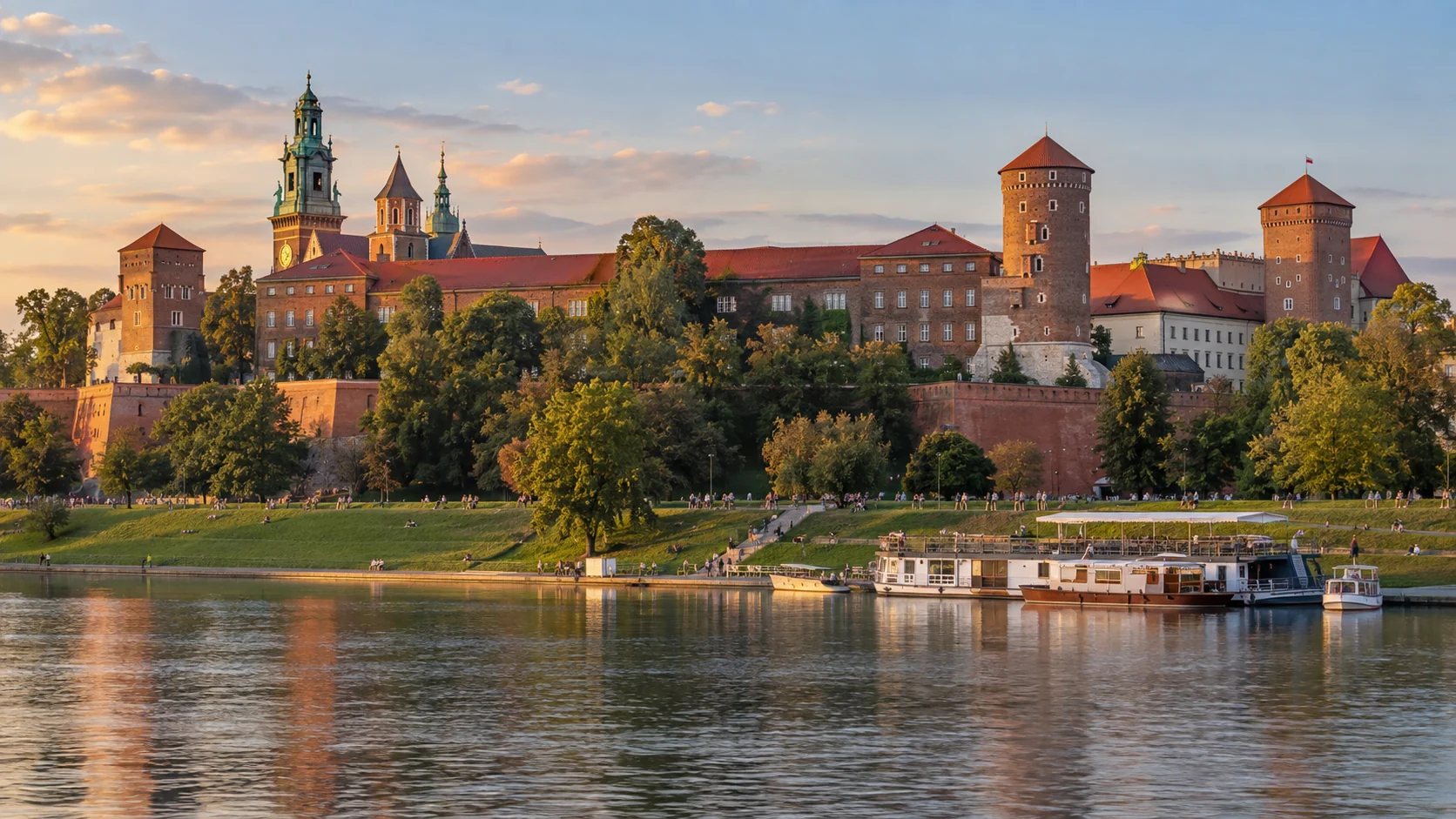 Vue du chateau royal du Wawel depuis la Vistule a Cracovie